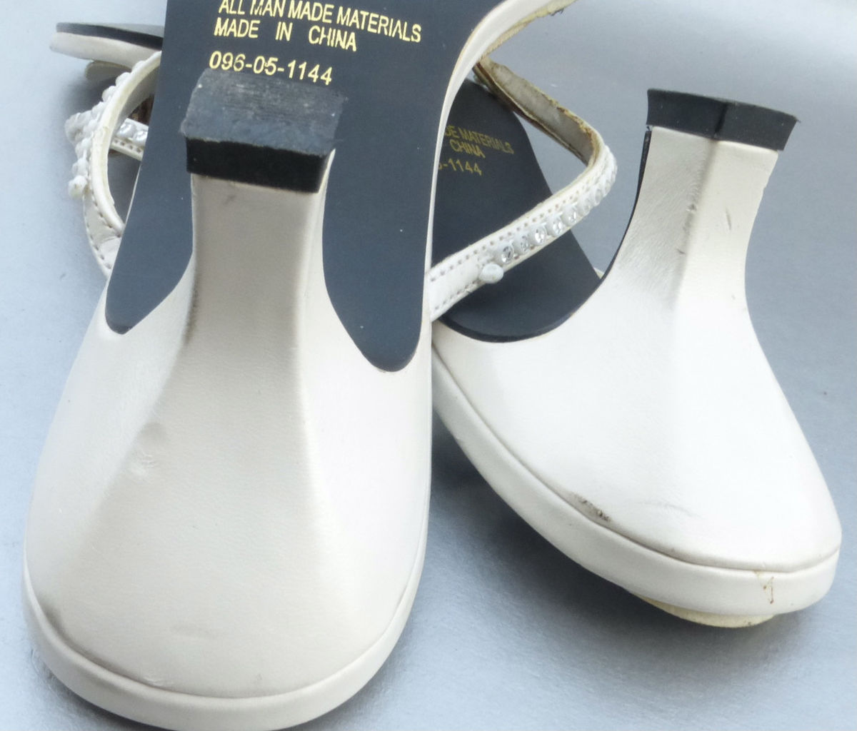 Mossimo White Faux Leather Rhinestone Kitten Heels Sandals Thongs Slip On Mules Slippers Slides Size US 7.5 Flip Flops Thin Straps Target Brand Villa Collezione Villacollezione  - product images  of 