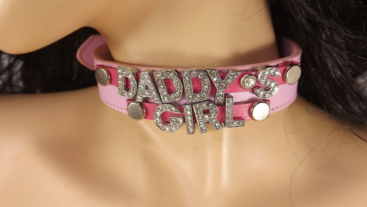 Yes Daddy Love Daddy Choker Collar And Leash Set – Black Leather BDSM DDLG Jewelry Set With Ring Pendant, Perfect Goth Anniversary Or Valentine’s Gift For Her