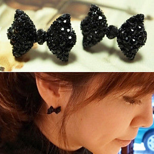 BLACK CRYSTAL BOW EARRINGS - product image  