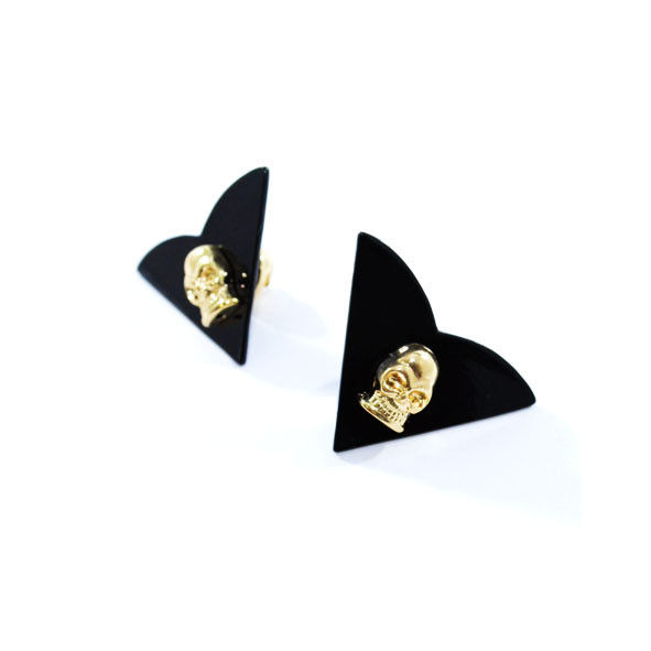 GOLD TONE SKULL WITH BLACK COLLAR TIPS - product image  