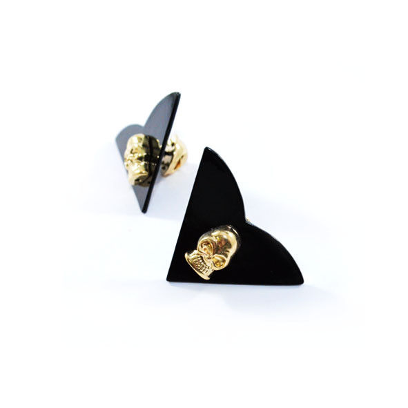 GOLD TONE SKULL WITH BLACK COLLAR TIPS - product image  