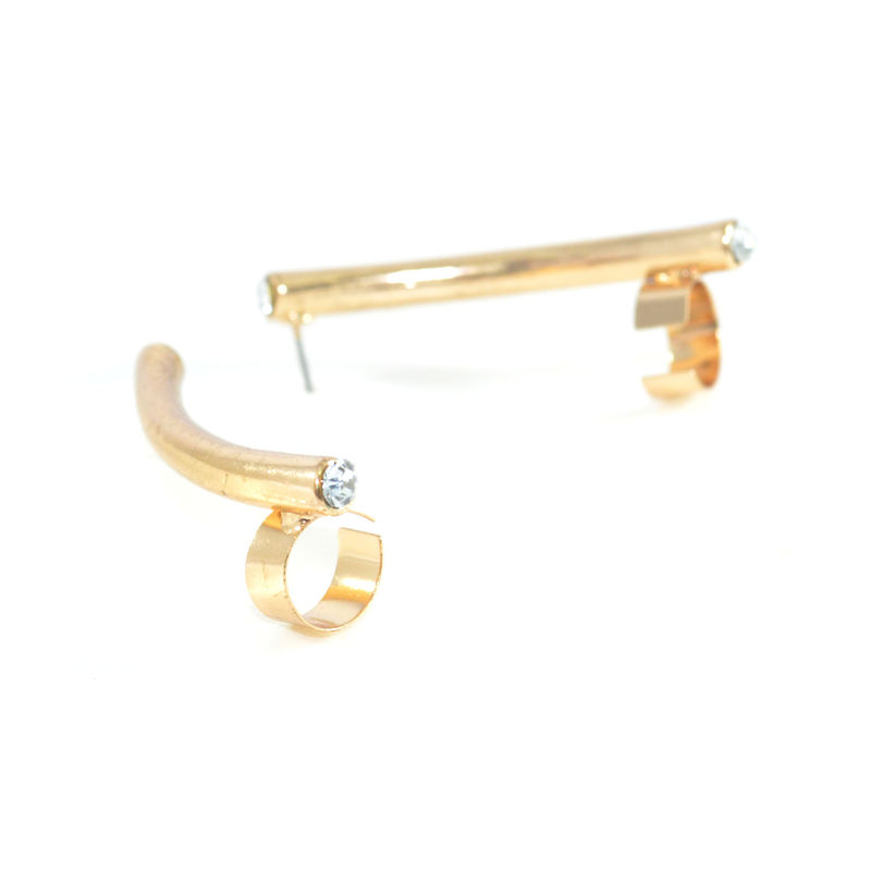 CRYSTAL DECOR CURVE METAL EAR CUFF - product image  