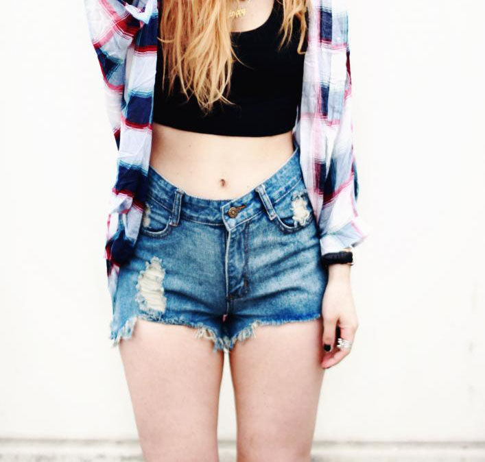 RIP AND FRAYED DENIM SHORTS - product image  