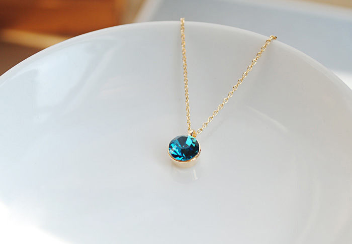 MINIMAL CRYSTAL NECKLACE - product image  