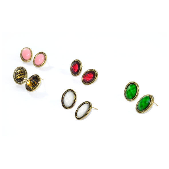 LITTLE OVAL EARRINGS - product image  