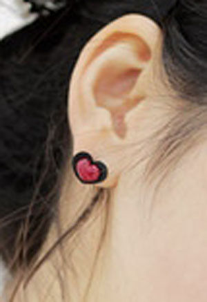 LITTLE HEART EARRING - product image  