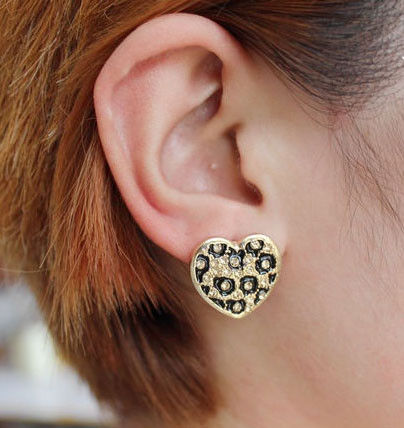 LEOPARD HEART SHAPE EARRING - product image  