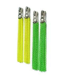 ZIP,WITH,CHAIN,EARRINGS