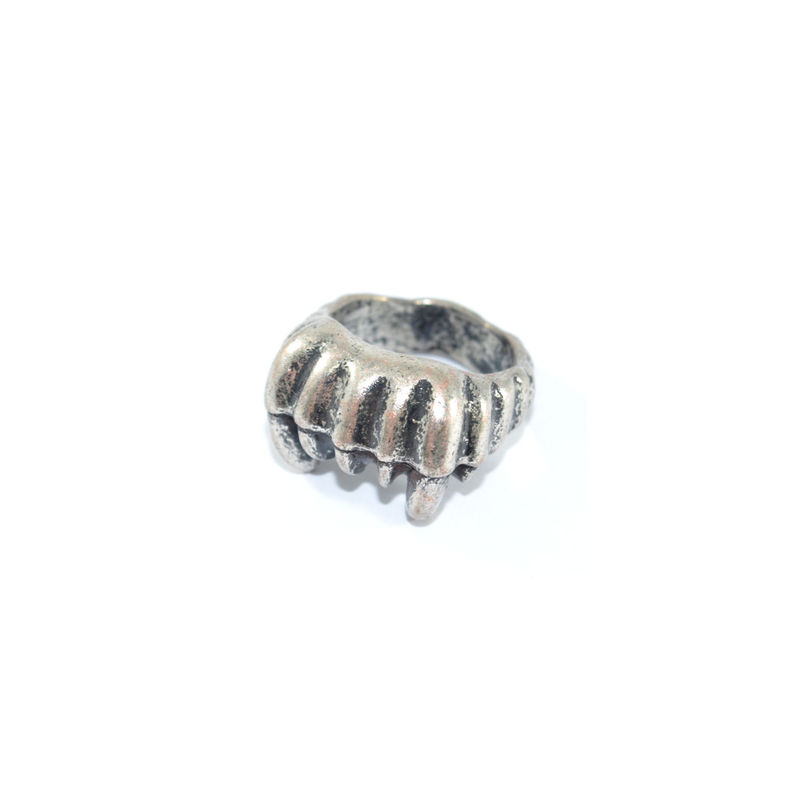 VINTAGE VAMPIRE TEETH RING - product image  