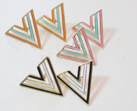 V SHAPED EARRING - product image  
