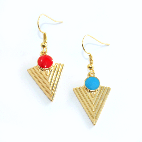 TRIANGLE WITH SINGLE DOT EARRING - product image  