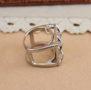 TRIANGLE CUBE RING - product image  