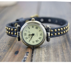 STUDDED VINTAGE WATCH - product image  