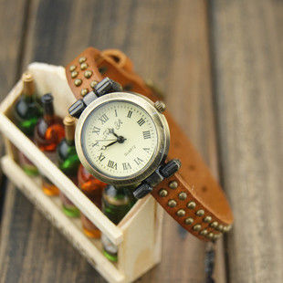 STUDDED VINTAGE WATCH - product image  