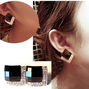 SQUARE CRYSTAL EARRINGS - product image  