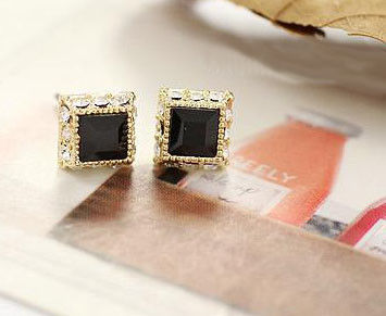 SQUARE CRYSTAL EARRING - product image  