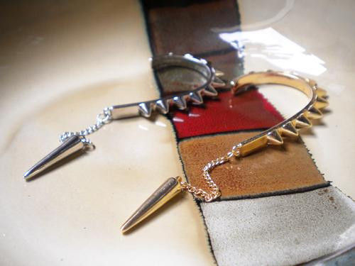 SPIKES EAR CUFF WITH CHAIN AND SINGLE SPIKE - product image  