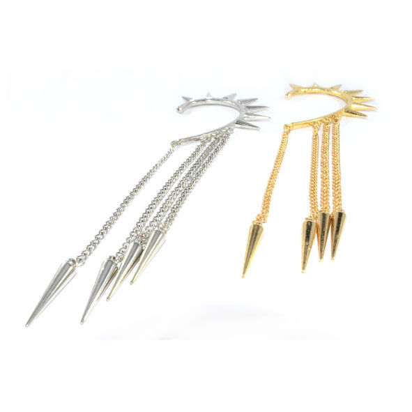 SPIKE WITH CHAIN EAR CUFF - product image  