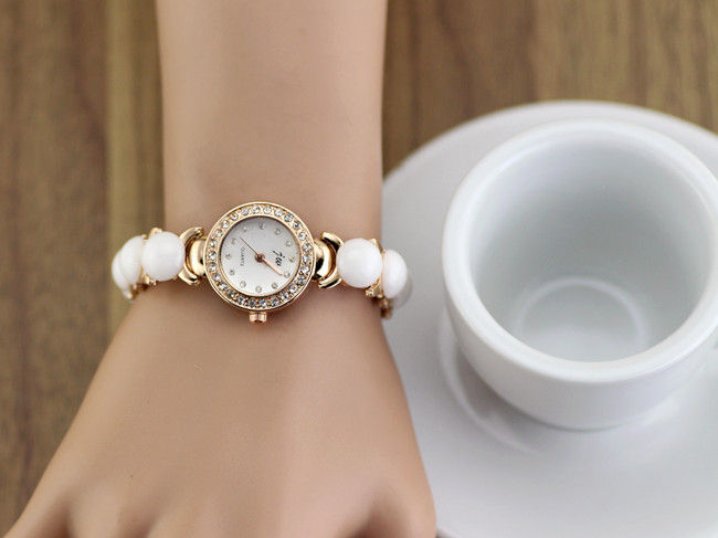 VINTAGE STYLE ROUND WATCH - product image  