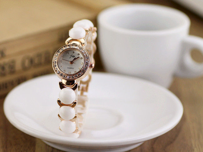 VINTAGE STYLE ROUND WATCH - product image  