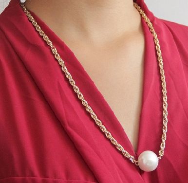 LARGE PEARL NECKLACE - product image  