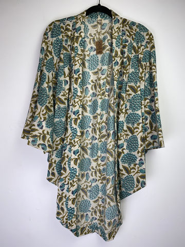 SALE,//,COTTON,ORIGINAL,KIMONO,style,jacket,UK8,to,UK14:,sweet,off-white,with,blue,flowers,floral, blue, white, kimono, kaftan, jacket, cardigan, curvy, style, on, the, verge