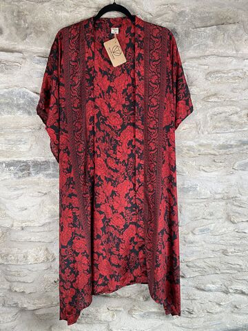 SHORTER,LONG,KIMONO,STYLE,JACKET,ONE,SIZE,UK6,to,22:,black,,red,,floral,Black, red, floral short, long, Kimono, style, jacket, curvy, plus, size, on, the, verge