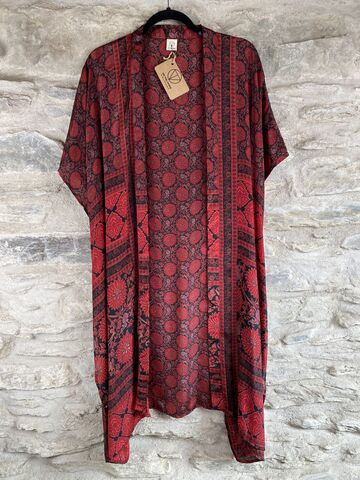 SHORTER,LONG,KIMONO,STYLE,JACKET,ONE,SIZE,UK6,to,22:,black,and,red,,floral,Black, red, floral, short, long, Kimono, style, jacket, curvy, plus, size, on, the, verge