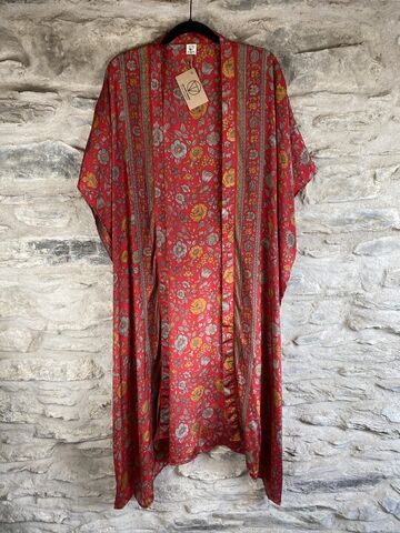 LONG,KIMONO,STYLE,JACKET,ONE,SIZE,UK10,to,28:,red,,floral,Red, floral, long, Kimono, style, jacket, curvy, plus, size, on, the, verge