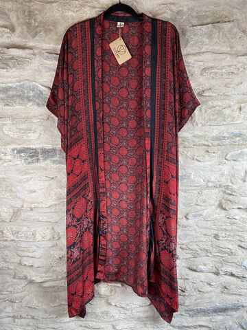 LONG,KIMONO,STYLE,JACKET,ONE,SIZE,UK10,to,28:,red,,black,,floral,Red, floral, long, Kimono, style, jacket, curvy, plus, size, on, the, verge