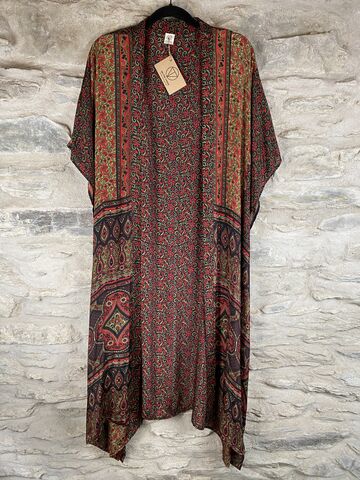 LONG,KIMONO,STYLE,JACKET,ONE,SIZE,UK10,to,28:,red,,black,,green,,floral,Red, black, green, floral, long, Kimono, style, jacket, curvy, plus, size, on, the, verge