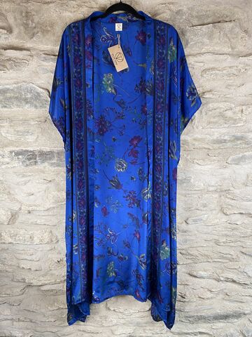 LONG,KIMONO,STYLE,JACKET,ONE,SIZE,UK10,to,28:,electric,blue,,purple,flowers,Electric, blue, floral, long, Kimono, style, jacket, curvy, plus, size, on, the, verge