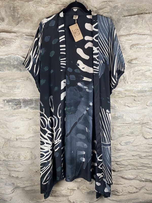 SHORTER LONG KIMONO STYLE JACKET ONE SIZE UK6 to 22: black, white, grey, green - product images  of 