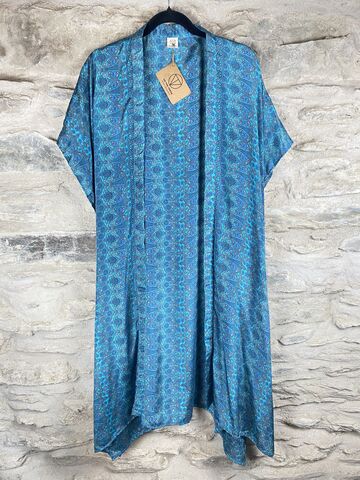 SHORTER,LONG,KIMONO,STYLE,JACKET,ONE,SIZE,UK6,to,22:,blue,,grey,Blue, grey, short, long, Kimono, style, jacket, curvy, plus, size, on, the, verge