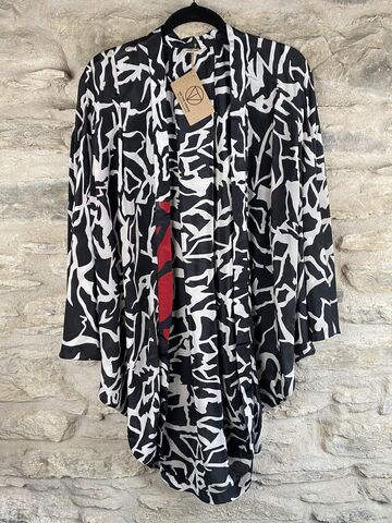 SALE,//,ORIGINAL,KIMONO,style,jacket,UK8,to,UK14:,black,and,white,with,red,Black, white, red, kimono, style jacket, soft, polyester, kaftan, jacket, cardigan, ontheverge