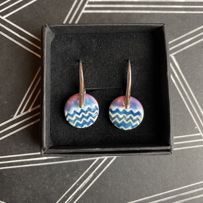 LAVVŌ SMALL drop earrings: blue over pink, zig zag   - product images  of 