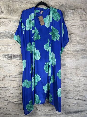 SALE,//,SHORTER,LONG,KIMONO,STYLE,JACKET,ONE,SIZE,UK10,to,28:,blue,,green,flowers,,gold,outlines,Blue, green, gold , long, Kimono, style, jacket, curvy, plus, size, on, the, verge