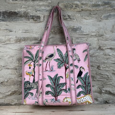 Cotton,beach,bag,with,zip:,light,pink,,jungle,theme,Pink, cotton, beach, bag, zip, on, the, verge