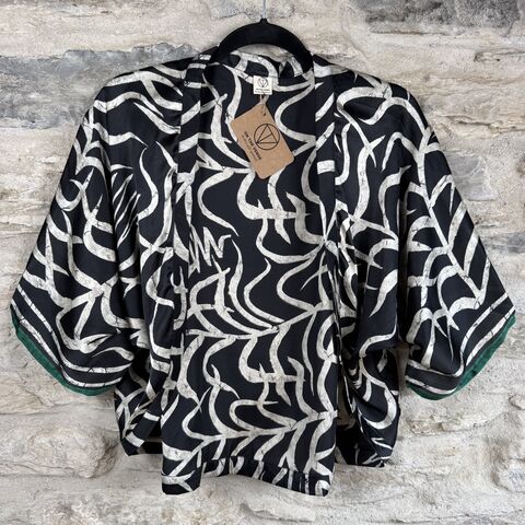 SALE,//,PETITE,KIMONO,STYLE,JACKET,UK8,to,UK12:,white,and,black,,green,sleeves,White, black, green, Petite, Kimono, style, jacket, handmade, ireland 