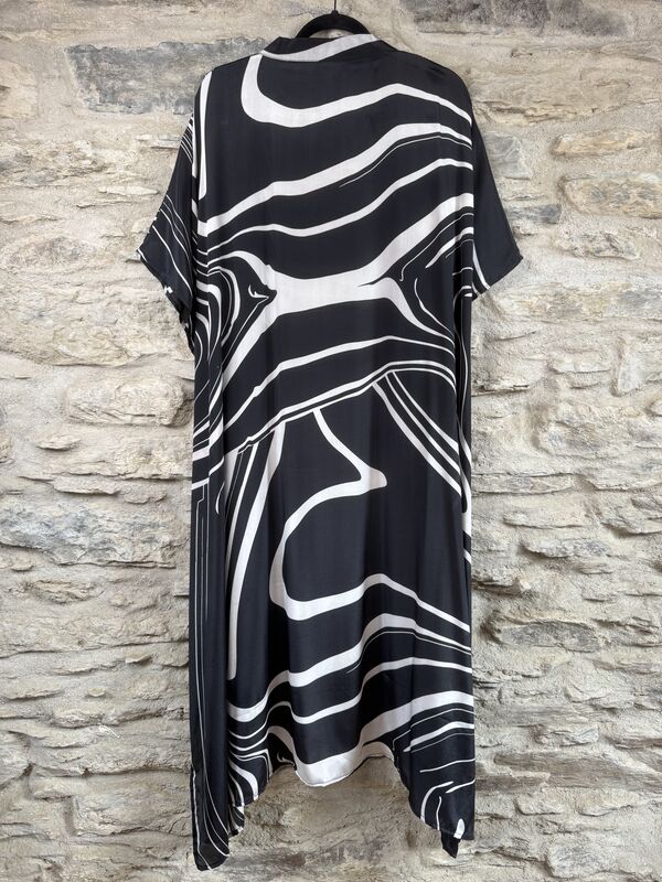 SALE // LONG KIMONO STYLE JACKET ONE SIZE UK10 to 28: black, White, red   - product images  of 