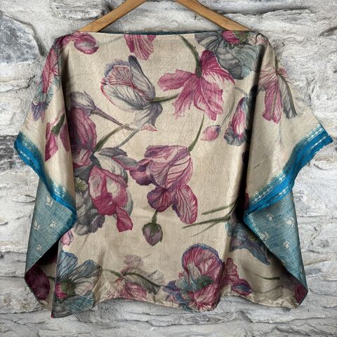 FREEDOM,TOP,ONE,SIZE,UK,12,to,20:,chic,beige,,floral,Beige, floral, freedom, top, on, the verge, polyester, uk, 12,14,16,18,20 