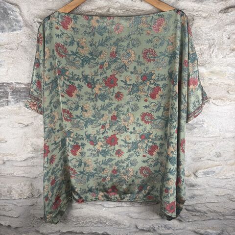 FREEDOM,TOP,ONE,SIZE,UK,12,to,20:,green,,choral,and,sand,,floral,Light green, floral, freedom, top, on, the verge, polyester, uk, 12,14,16,18,20 
