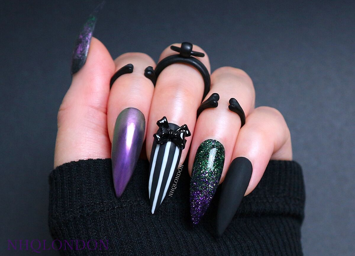 beetlejuice nails, beetlejuice halloween nails