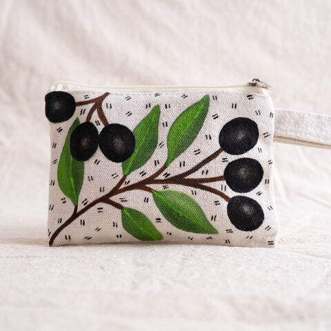 The,Zaytoun,pouch,-,by,Ibrahim,Muhtadi,gaza, Ibrahim Muhtadi, pouch, purse, canvas, canvas pouch, hand painted, Reem Motasem, made in palestine