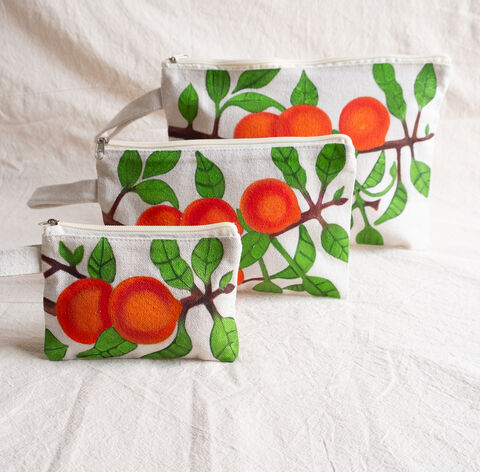 Yaffa,oranges,pouch,-,by,Ibrahim,Muhtadi,gaza, Ibrahim Muhtadi, pouch, purse, canvas, canvas pouch, Jaffa oranges, hand painted, Reem Motasem, made in palestine