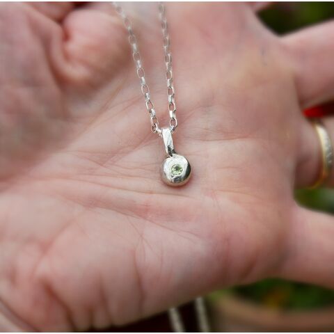 Peridot,Pebble,pendant,necklace,Handmade silver jewellery uk, Peridot jewellery, Peridot set gemstone, gemstone jewellery, green Peridot, recycled silver, sterling silver link chain, recycled card gift box, 