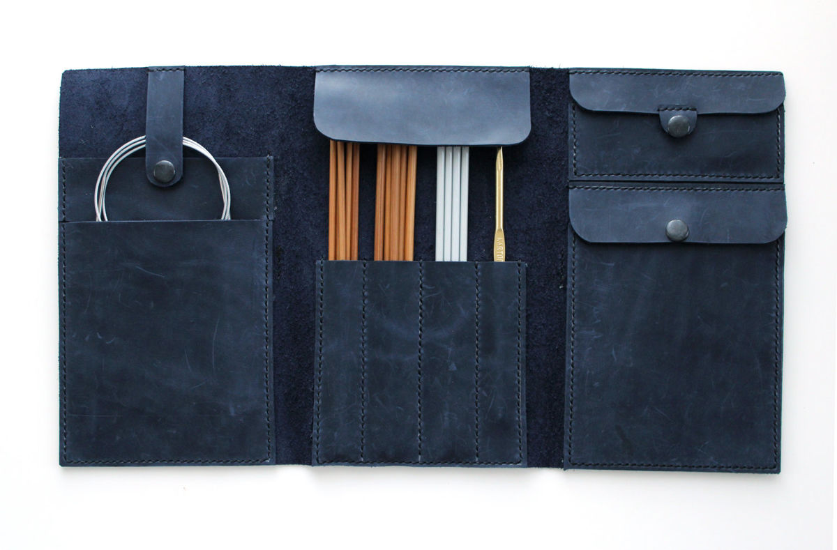 Leather knitting needle case Dark blue Anger Refuge