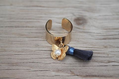 anello,farfalla,perla,e,nappina,blu