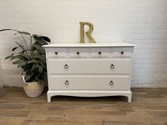 Stag,Minstrel,chest,painted,in,Chantilly,Lace,by,Benjamin,Moore,with,distressed,brass,handles,stag minstrel furniture, stag minstrel chest of drawers, stag minstrel 4 over 2, stag minstrel chantilly lace, john and sylvia reid design, painted stag minstrel, mid century modern drawers, vintage stag furniture, white chest of drawers, chantilly lace d