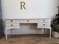Stag,Minstrel,5,Drawer,Dressing,Table,Painted,in,Sea,Salt,by,Benjamin,Moore